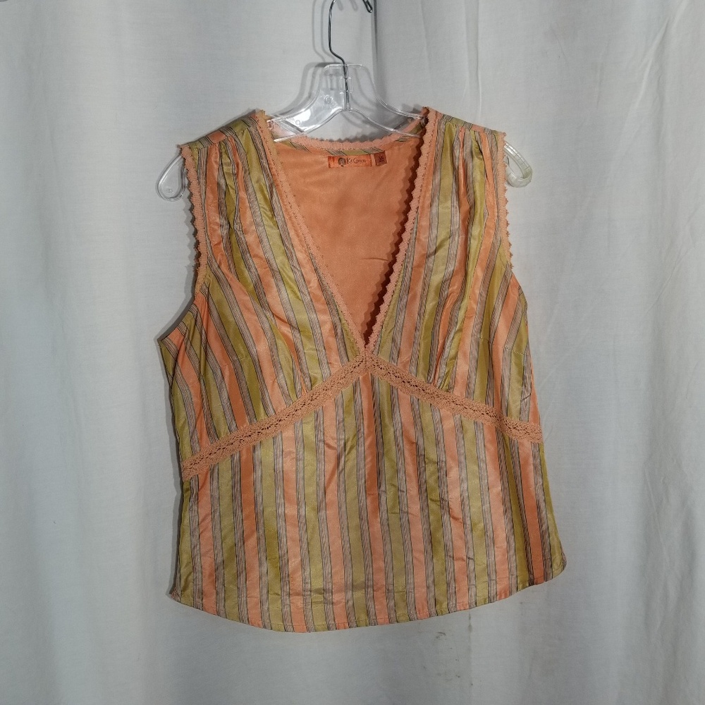 Kit Cornell sleeveless lined top with lace trim